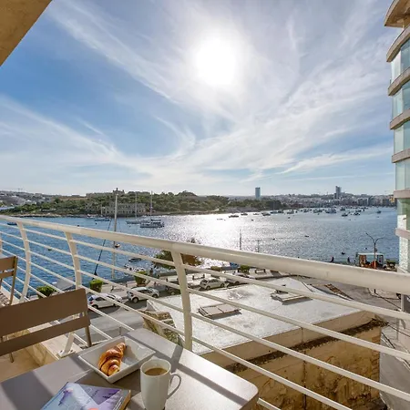 דירה Stunning Seafront With Panoramic Views סליאמה