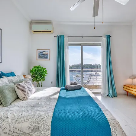 דירה Stunning Seafront With Panoramic Views *