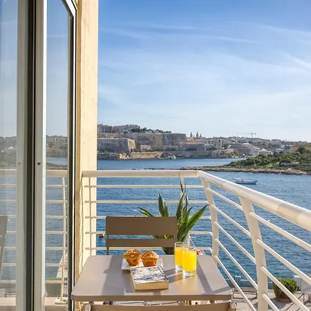 Stunning Seafront With Panoramic Views *