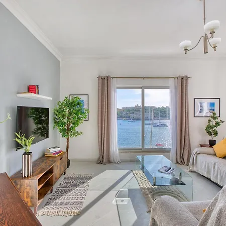 דירה Stunning Seafront With Panoramic Views סליאמה