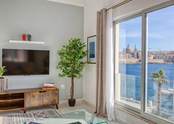 Stunning Seafront With Panoramic Views Sliema