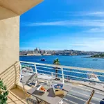 Stunning Seafront With Panoramic Views Apartment *