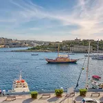 Apartment Stunning Seafront With Panoramic Views Sliema