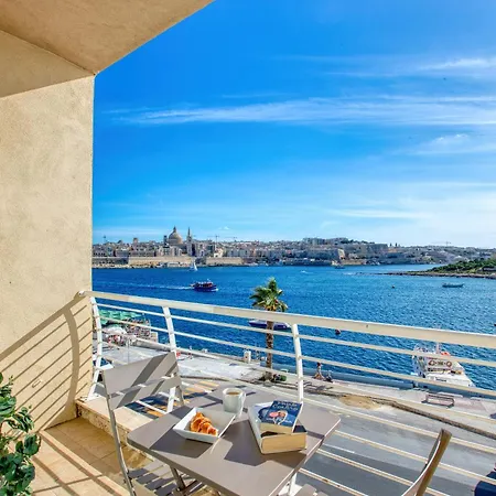 Stunning Seafront With Panoramic Views Apartament *