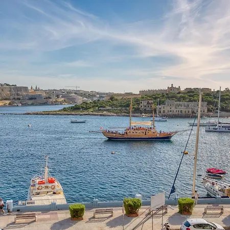 Appartement Stunning Seafront With Panoramic Views Sliema