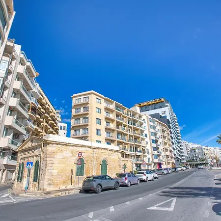 Stunning Seafront With Panoramic Views *