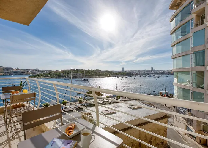 Lägenhet Stunning Seafront With Panoramic Views Sliema
