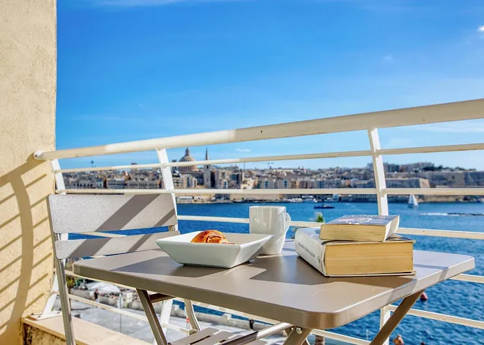 Stunning Seafront With Panoramic Views