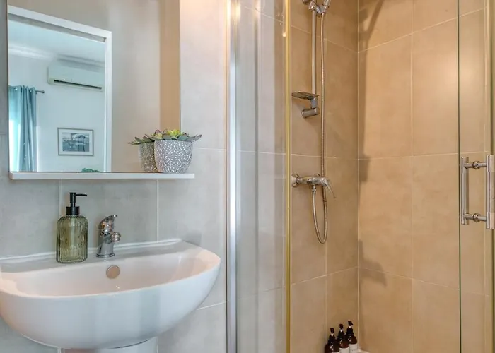 Lägenhet Stunning Seafront With Panoramic Views *