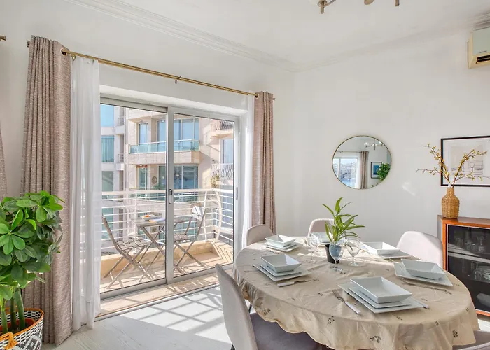 Stunning Seafront With Panoramic Views * Sliema