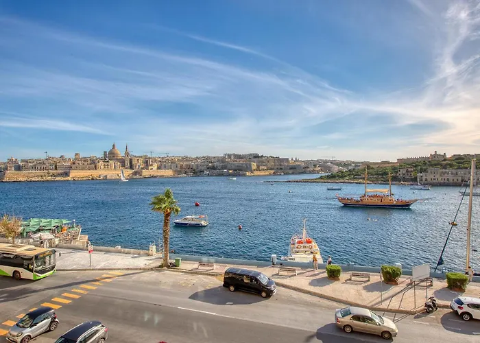 Stunning Seafront With Panoramic Views Sliema