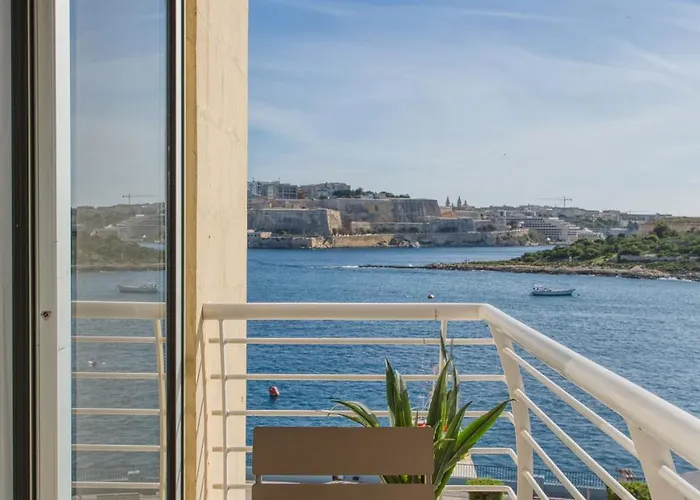 Stunning Seafront With Panoramic Views Sliema