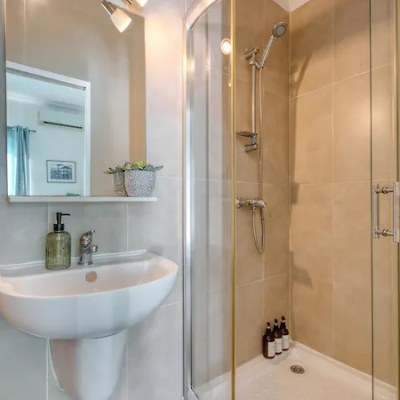 Apartament Stunning Seafront With Panoramic Views *