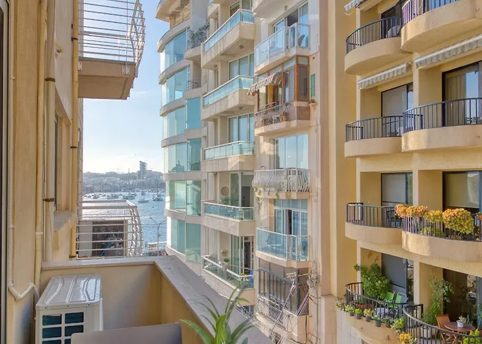 Stunning Seafront With Panoramic Views * Sliema