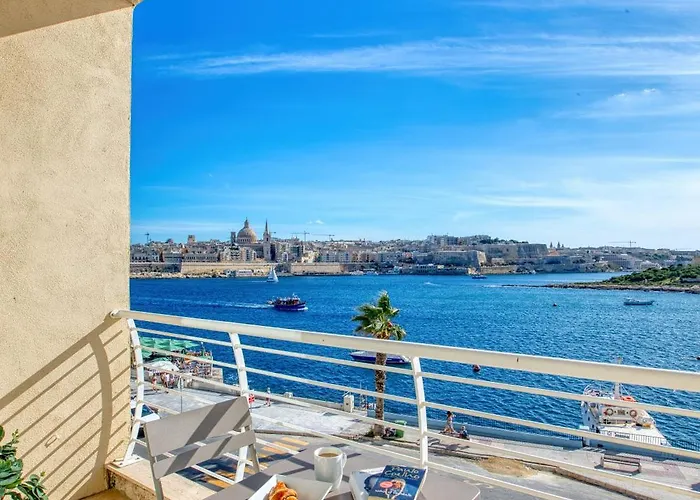 Stunning Seafront With Panoramic Views Apartament *