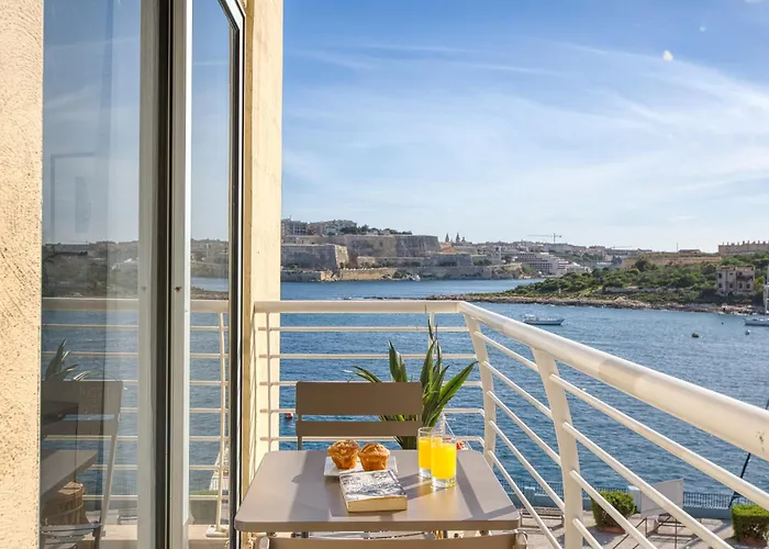 Stunning Seafront With Panoramic Views *