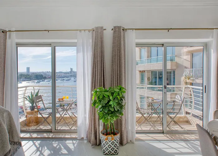 Stunning Seafront With Panoramic Views Apartament *