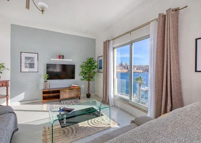 Stunning Seafront With Panoramic Views