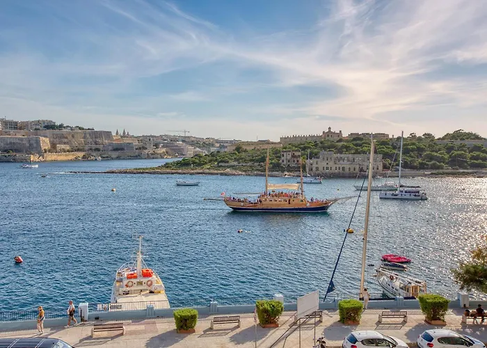 Apartament Stunning Seafront With Panoramic Views Sliema
