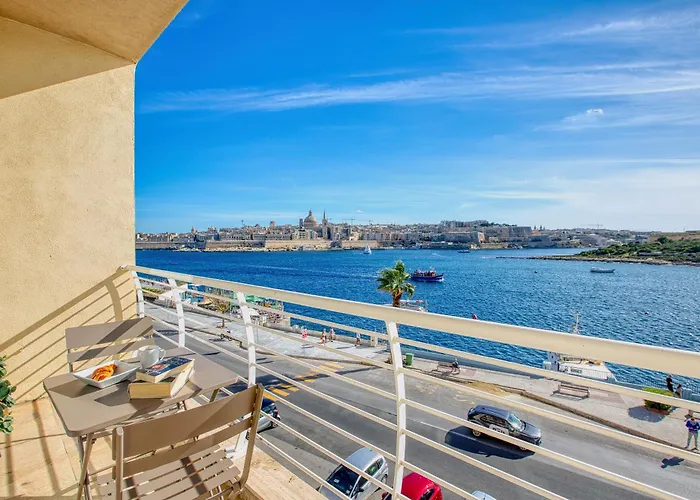Stunning Seafront With Panoramic Views Apartament